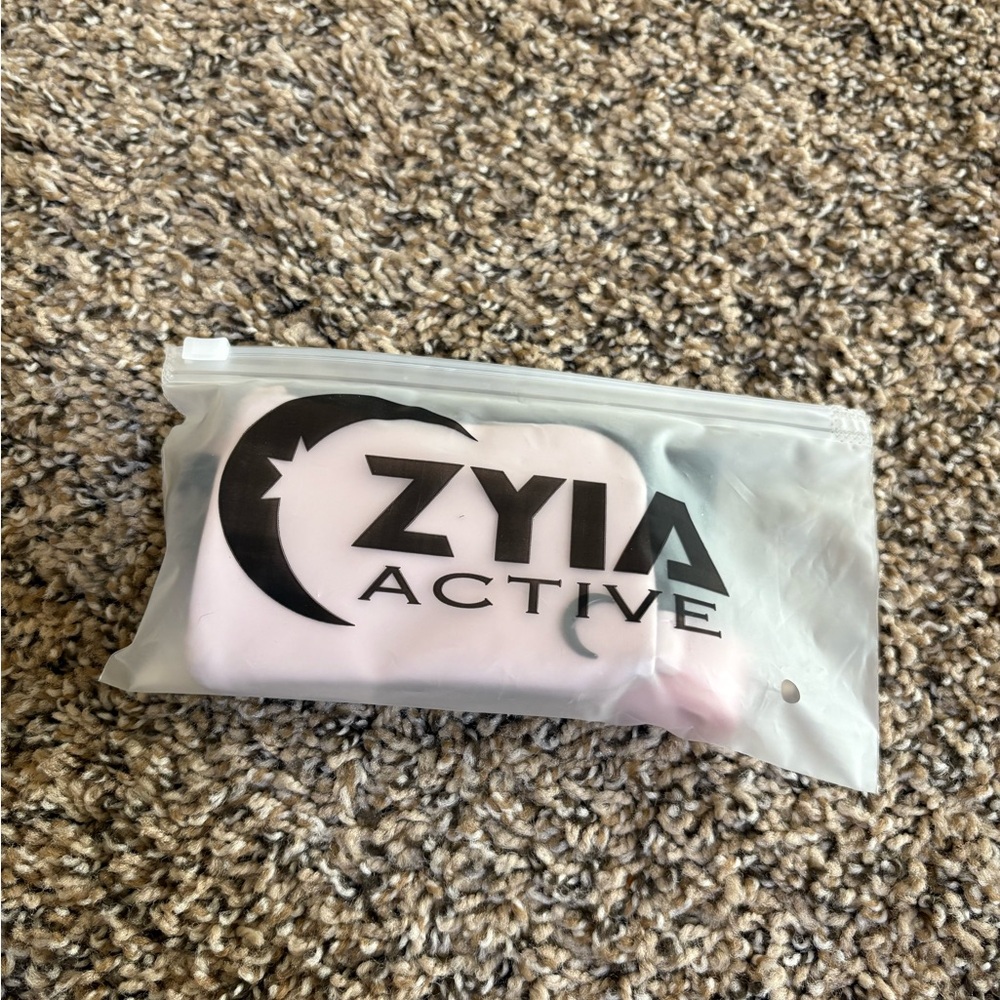 ZYIA WRISTLET NWT